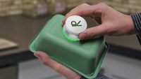 This gadget scans your trash to tell you if it’s recyclable