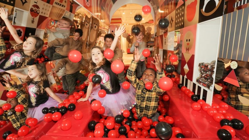 FAO Schwarz is opening two stores in Europe. Yes, you can dance on the pianos | DeviceDaily.com