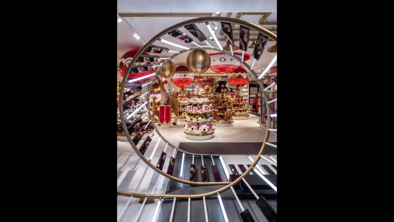 FAO Schwarz is opening two stores in Europe. Yes, you can dance on the pianos | DeviceDaily.com