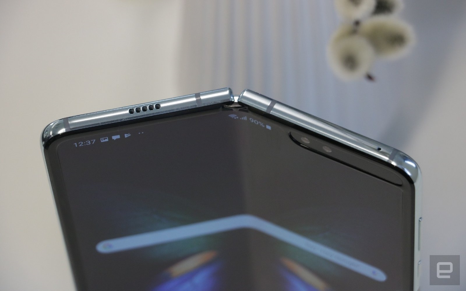 Watch Samsung's Galaxy Fold fall woefully short of 200,000 folds | DeviceDaily.com