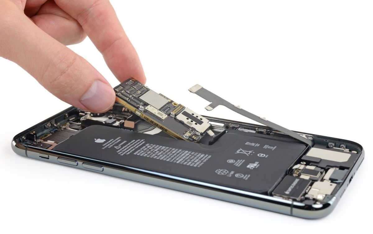 iFixit's iPhone 11 Pro Max teardown investigates charging rumors | DeviceDaily.com