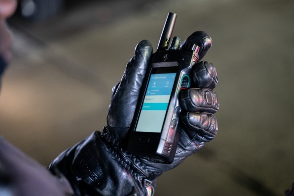 Motorola is building a new kind of walkie-talkie for first responders | DeviceDaily.com