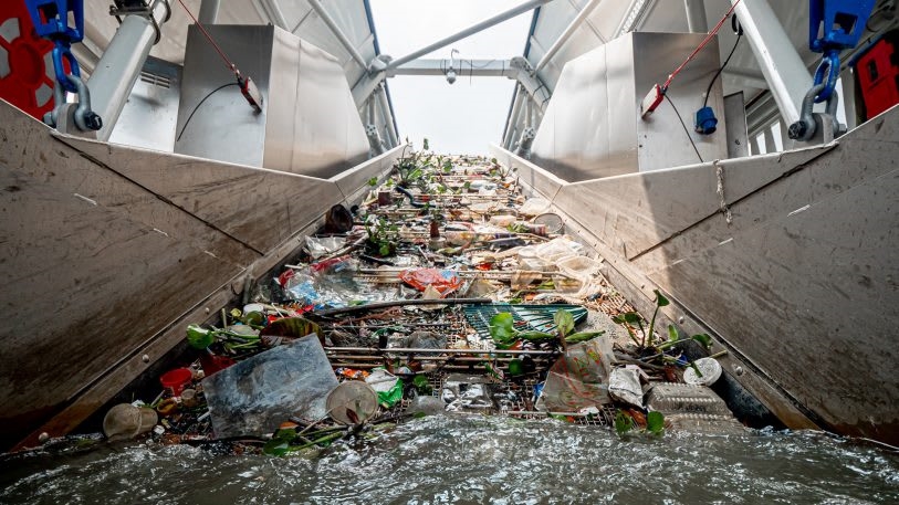 The Ocean Cleanup project is now cleaning plastic out of rivers to stop it from getting to the ocean | DeviceDaily.com