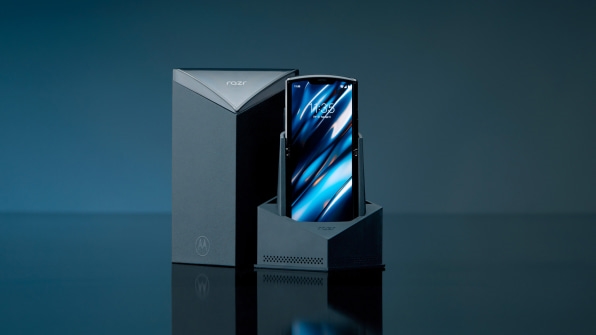 Motorola’s wild new Razr is here, and it’s basically a foldable iPhone | DeviceDaily.com