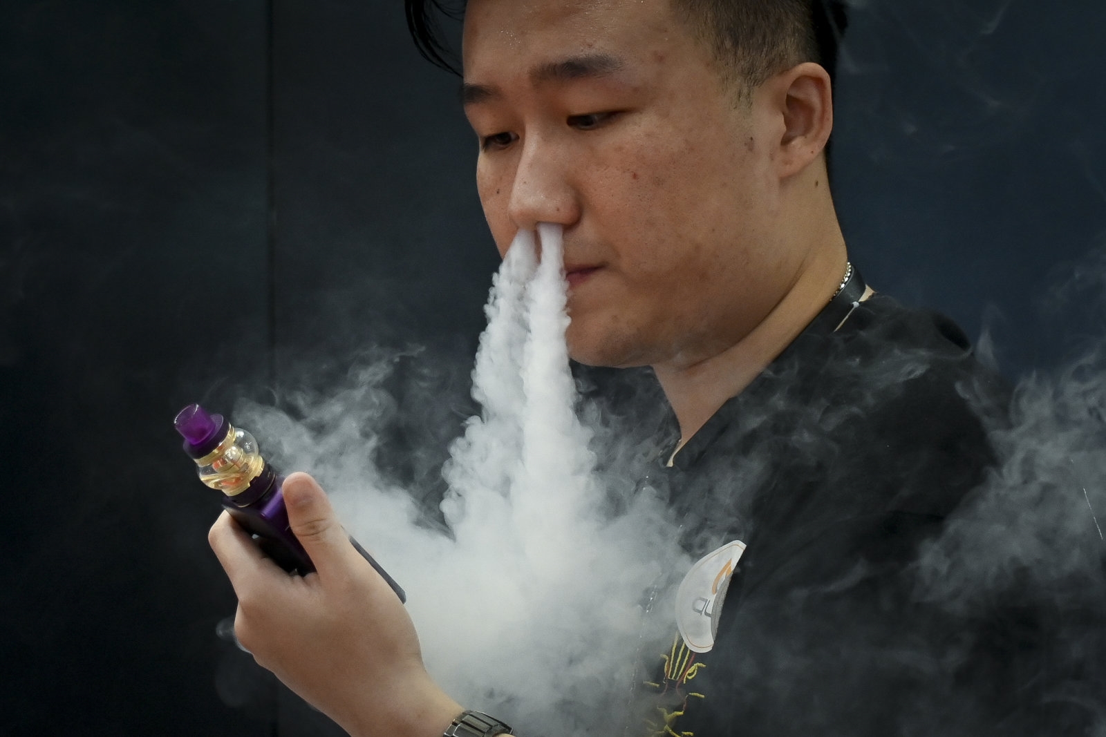 China tells online stores to stop selling e-cigarettes | DeviceDaily.com