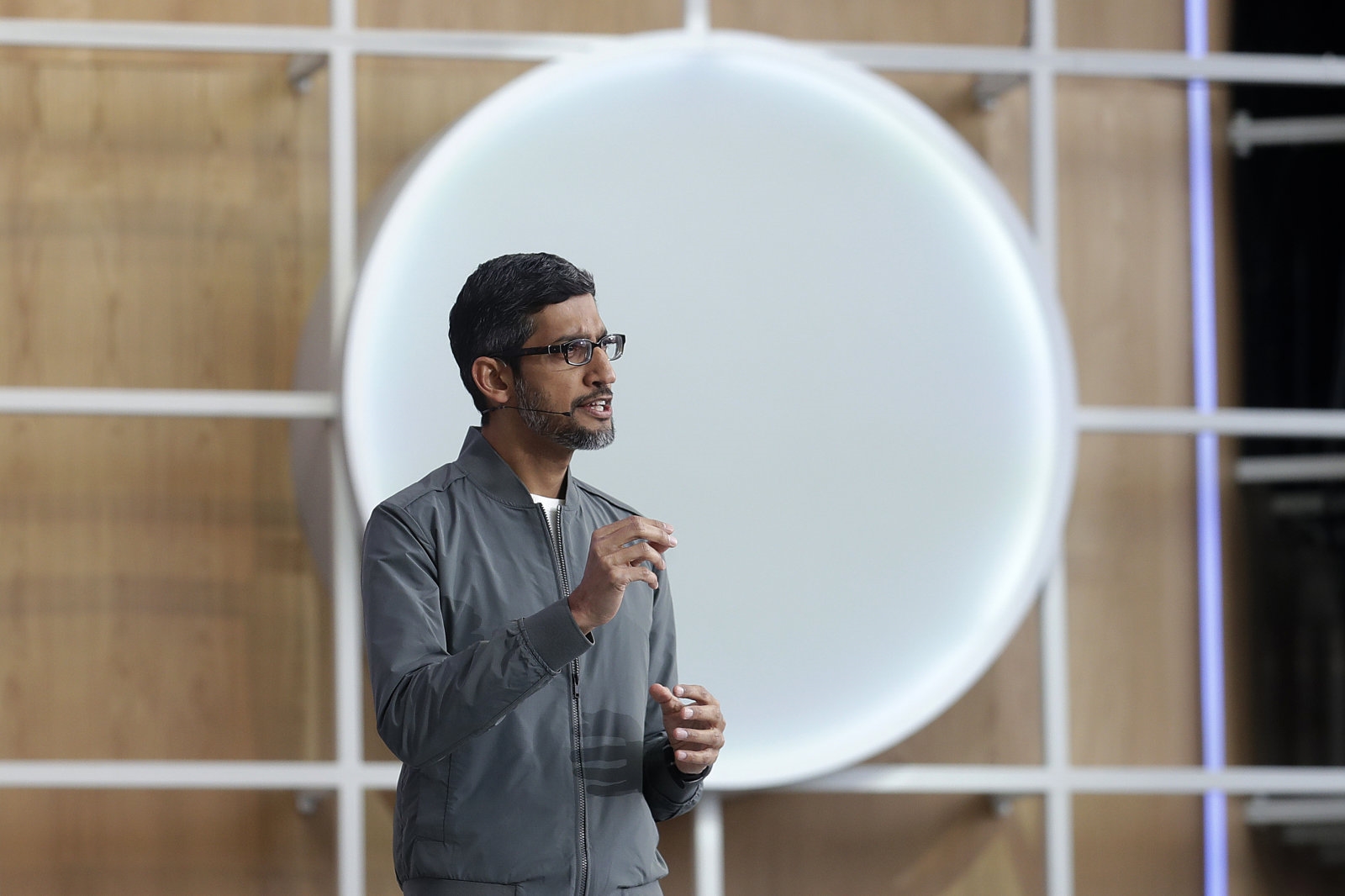 Google scales back town hall meetings following leaks | DeviceDaily.com