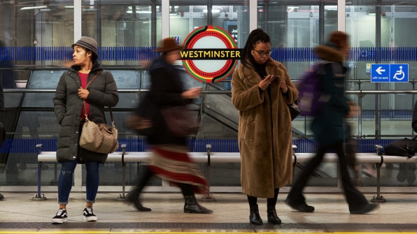 The London Underground’s logo gets an inspired redesign | DeviceDaily.com