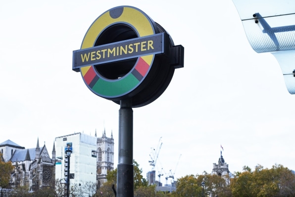 The London Underground’s logo gets an inspired redesign | DeviceDaily.com