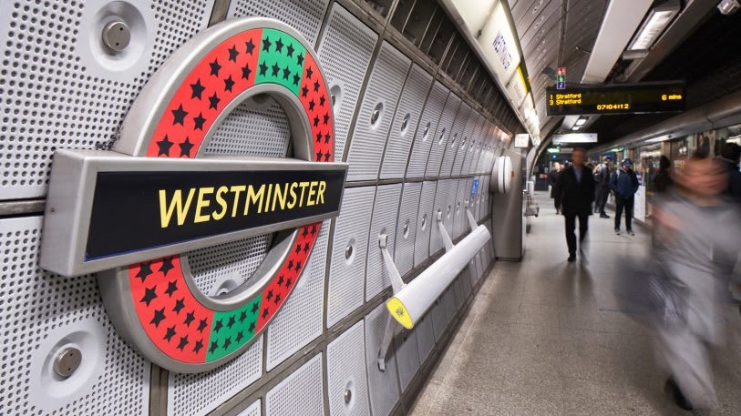 The London Underground’s logo gets an inspired redesign | DeviceDaily.com