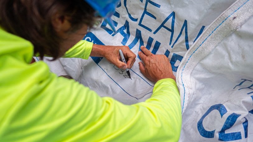 The Ocean Cleanup device has returned from the Pacific Garbage Patch with its first load of plastic | DeviceDaily.com