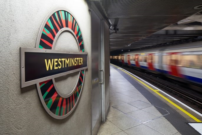 The London Underground’s logo gets an inspired redesign | DeviceDaily.com