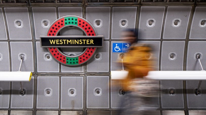 The London Underground’s logo gets an inspired redesign | DeviceDaily.com