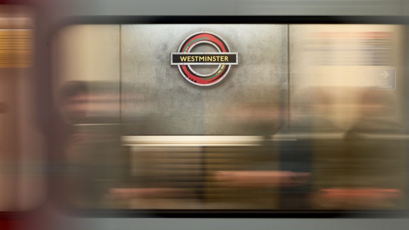 The London Underground’s logo gets an inspired redesign | DeviceDaily.com