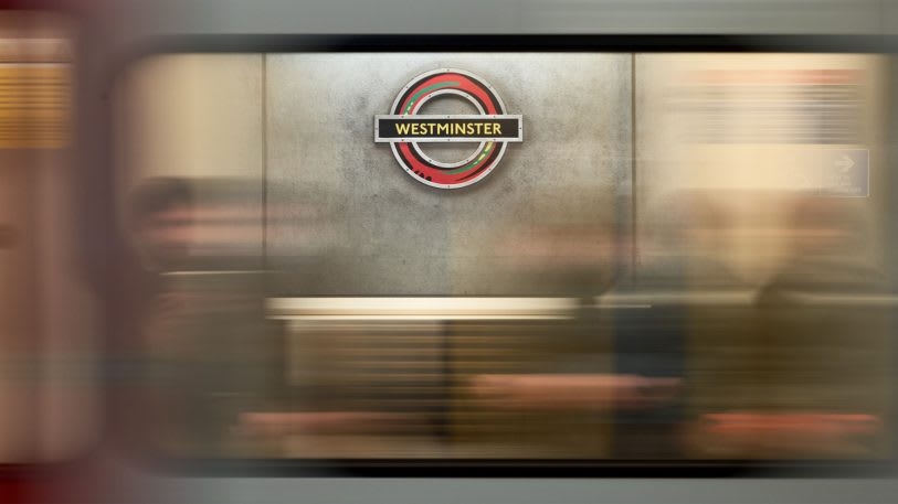 The London Underground’s logo gets an inspired redesign | DeviceDaily.com