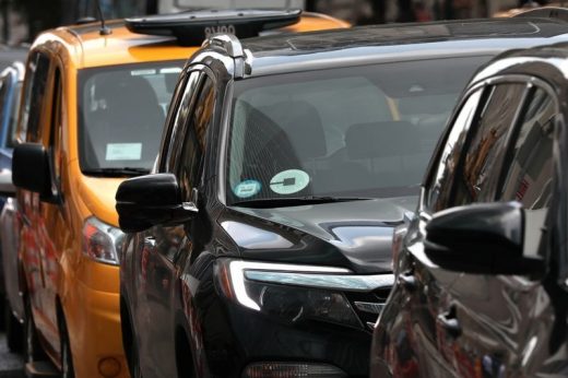 Judge strikes down NYC law limiting Uber and Lyft driver cruising time