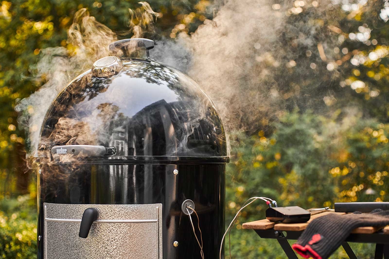 Weber's grilling hub equips any grill with WiFi smarts | DeviceDaily.com