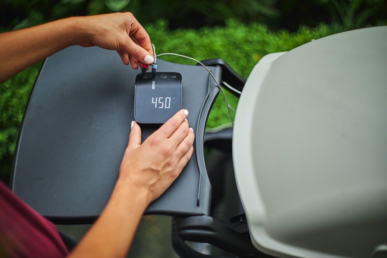 Weber's grilling hub equips any grill with WiFi smarts | DeviceDaily.com