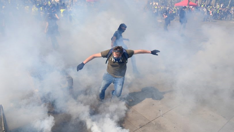 See the explosive protests of 2019 in stunning photos | DeviceDaily.com