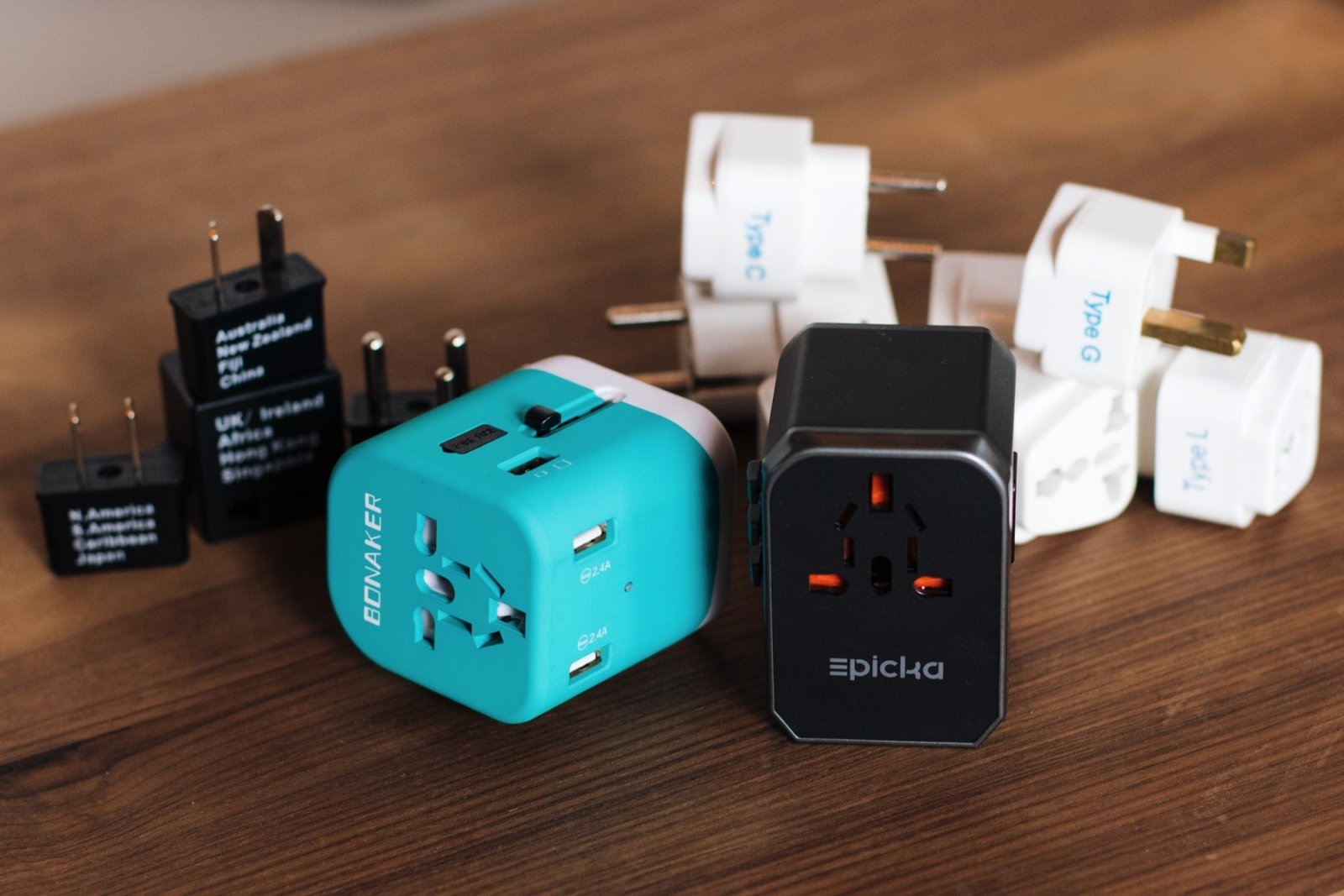 The best travel plug adapter | DeviceDaily.com