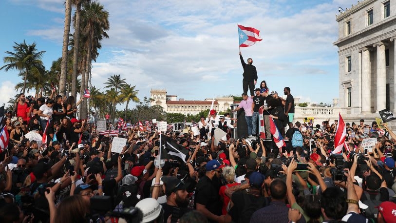 See the explosive protests of 2019 in stunning photos | DeviceDaily.com