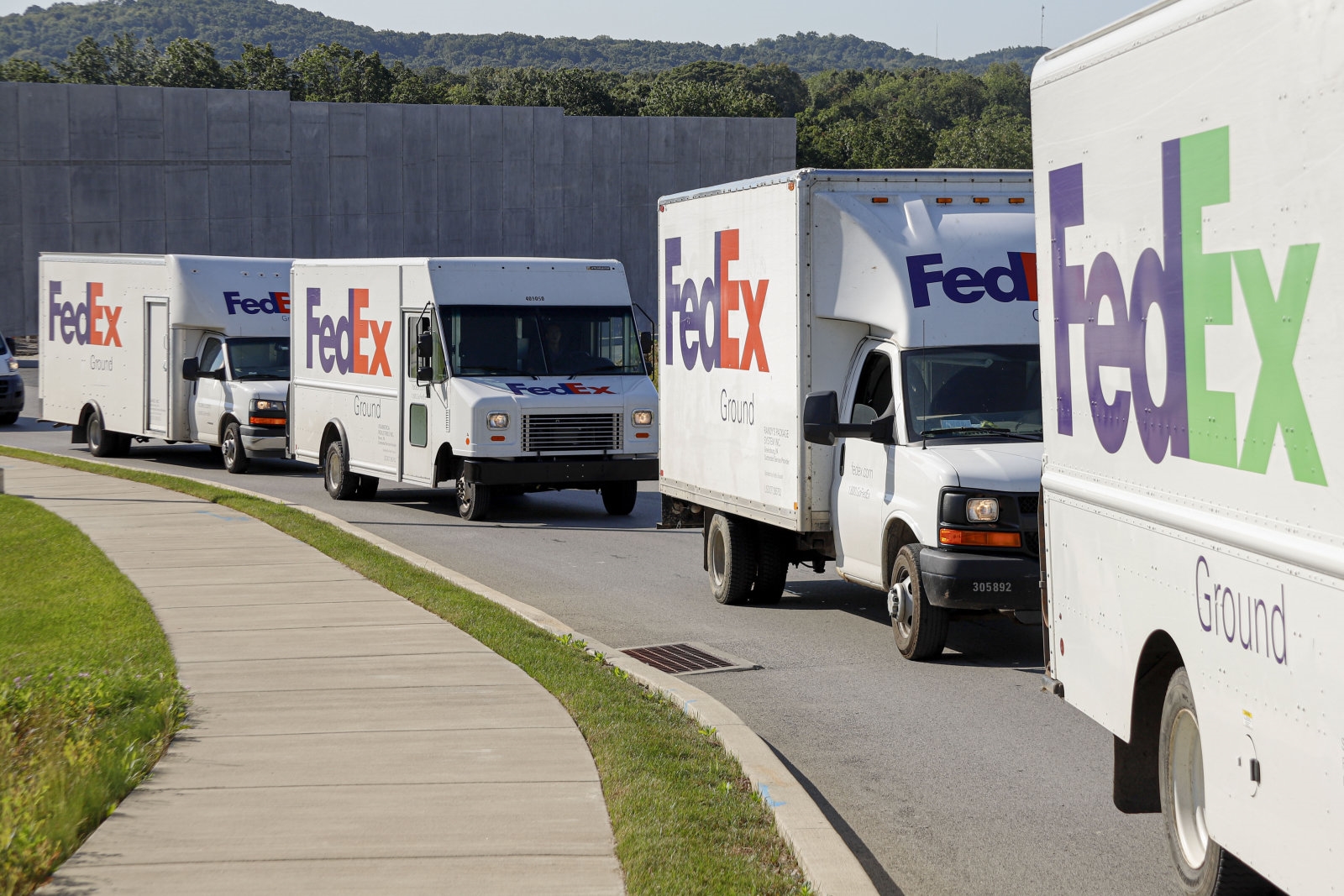 Amazon reinstates FedEx Ground as a shipping option for Prime sellers | DeviceDaily.com