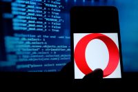 Opera accused of offering predatory loans through Android apps