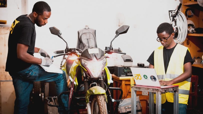 This electric motorcycle startup is transforming the Rwandan taxi industry | DeviceDaily.com