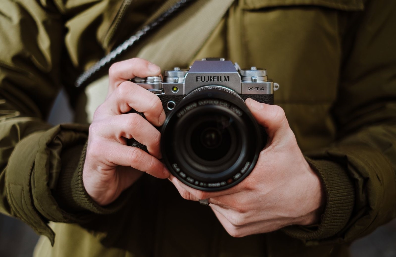 Fujifilm's new flagship X-T4 camera has in-body stabilization | DeviceDaily.com