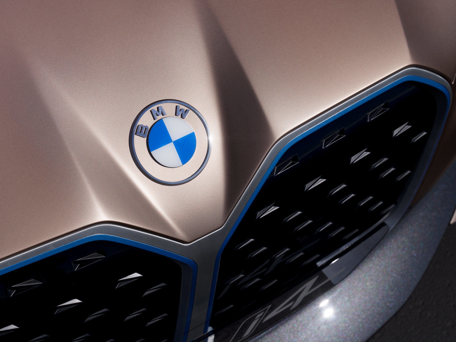 BMW teases upcoming i4 EV with a futuristic concept car | DeviceDaily.com