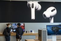 Apple reduces capacity at store events to deal with coronavirus outbreak