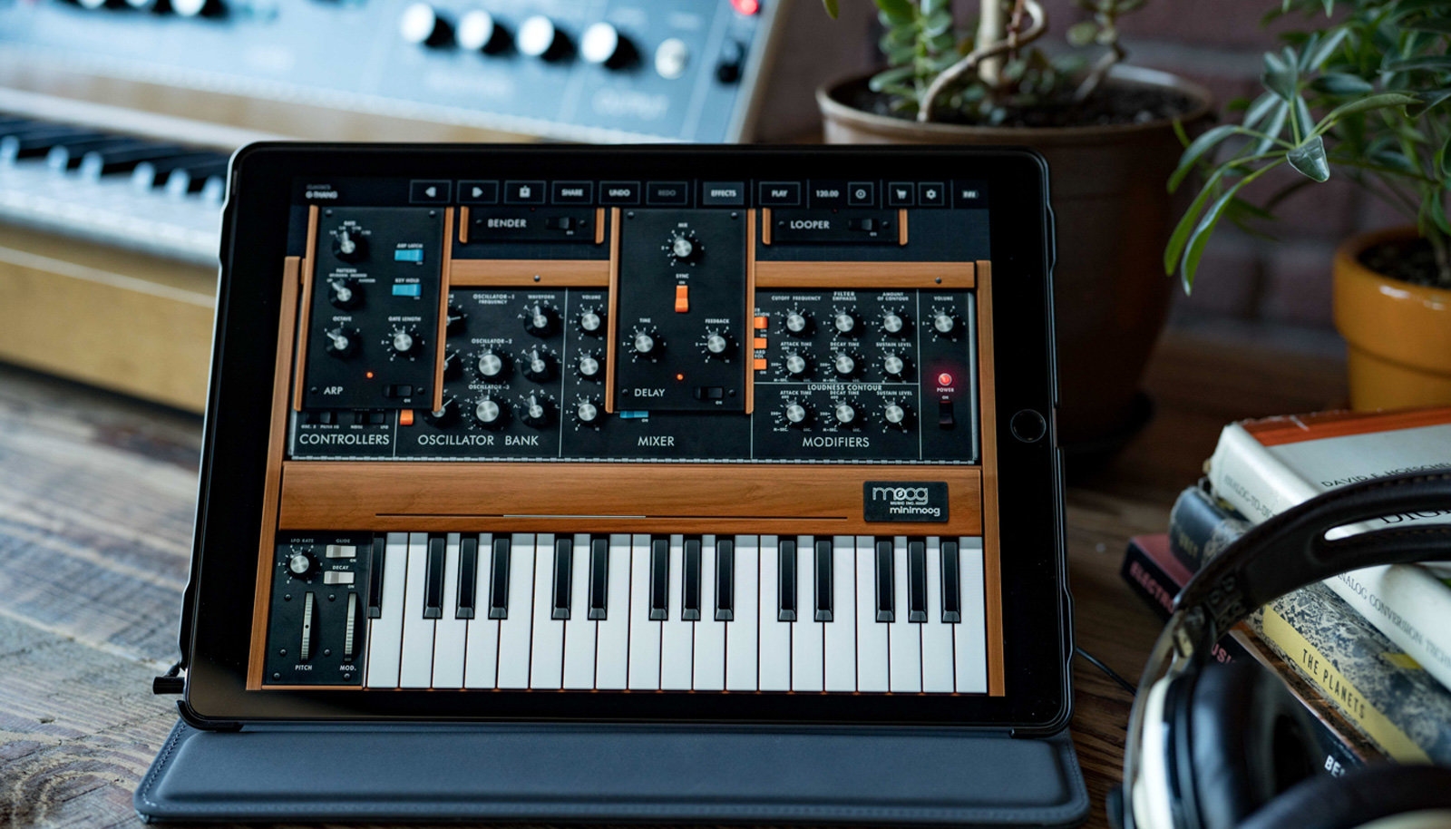 Moog and Korg make synth apps free to help musicians stuck at home | DeviceDaily.com