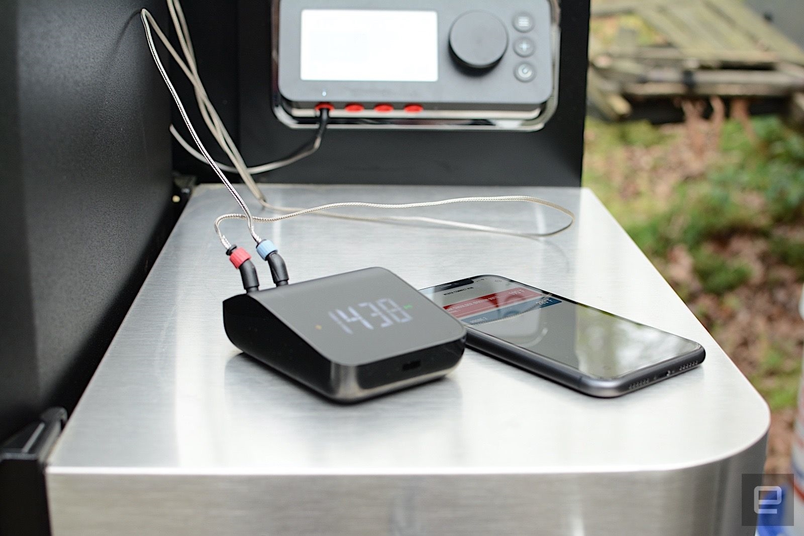 Weber Connect Smart Grilling Hub review: grillmaster training | DeviceDaily.com