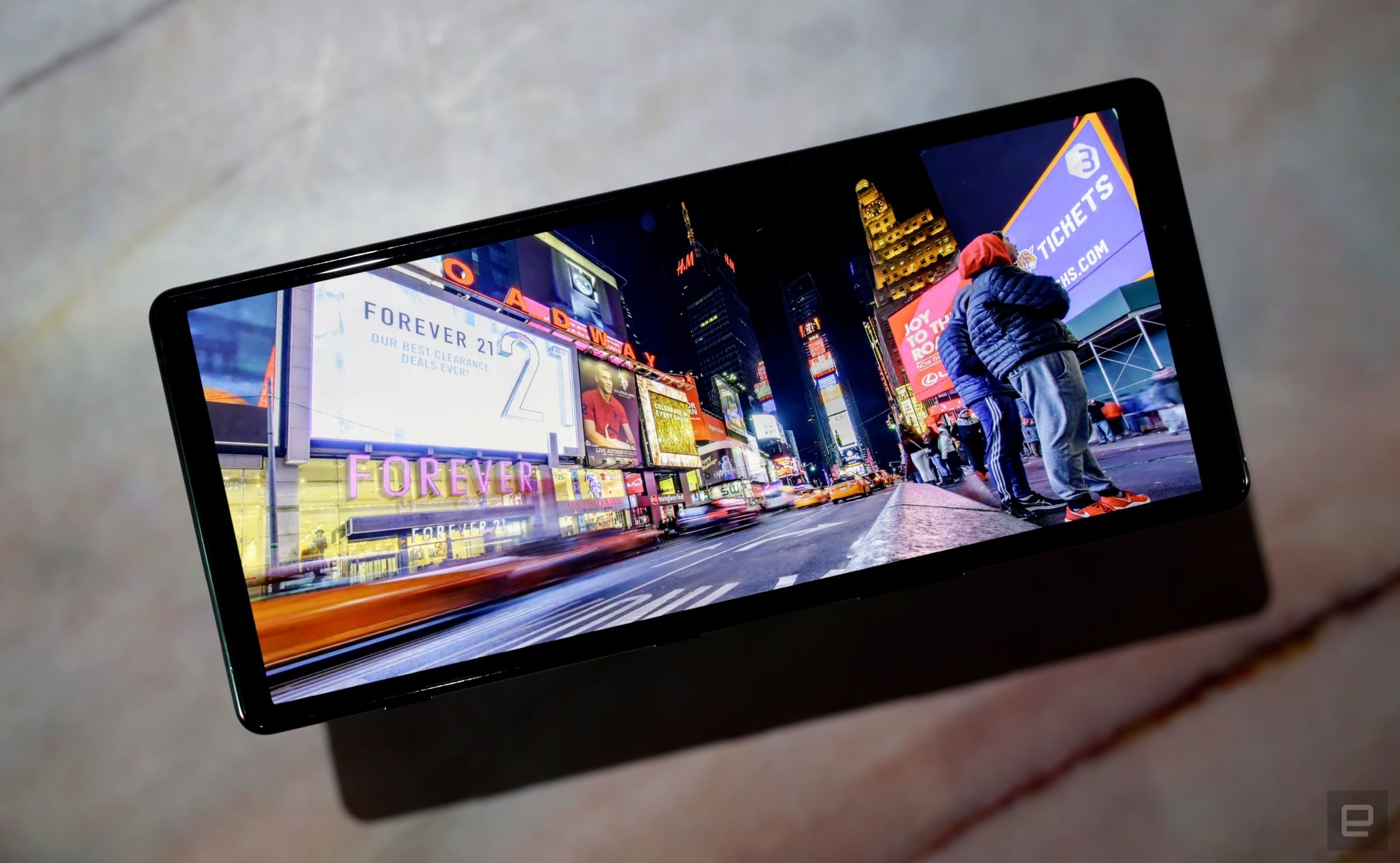 How well did the Xperia 1’s super tall screen work for users? | DeviceDaily.com