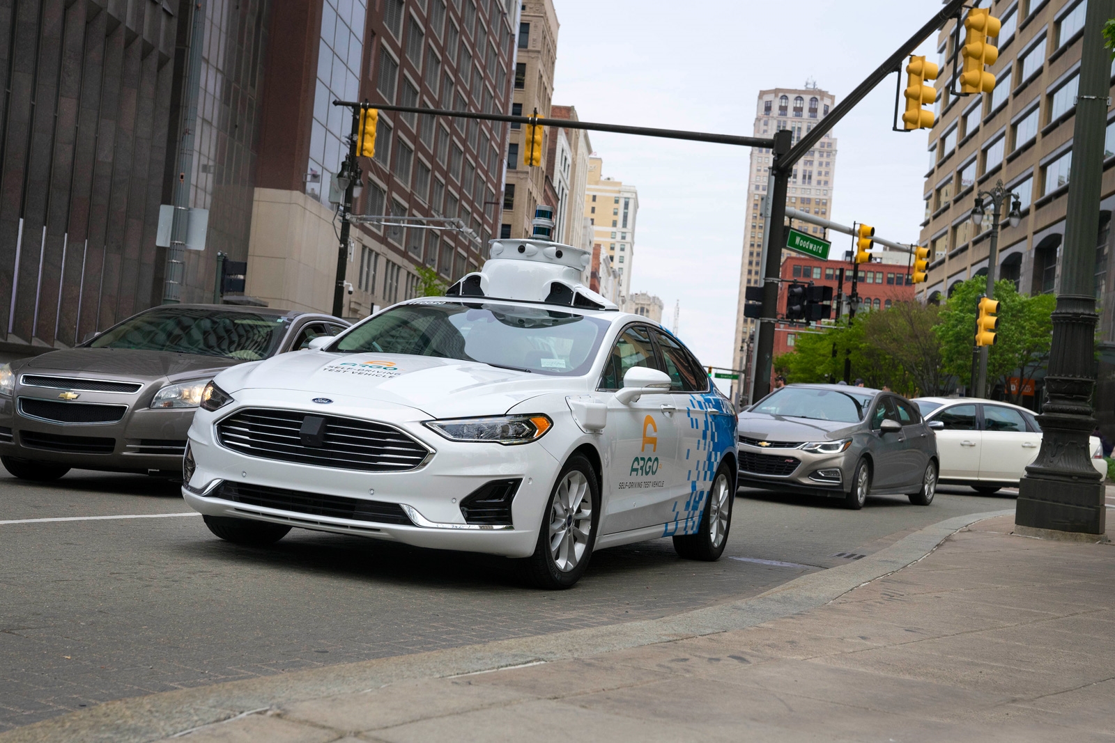 Ford delays self-driving taxis to 2022 | DeviceDaily.com