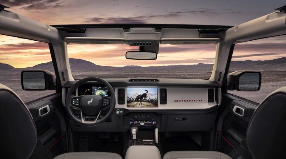 Ford's 2021 Bronco SUVs offer 360-degree cameras for a 'spotter view' | DeviceDaily.com
