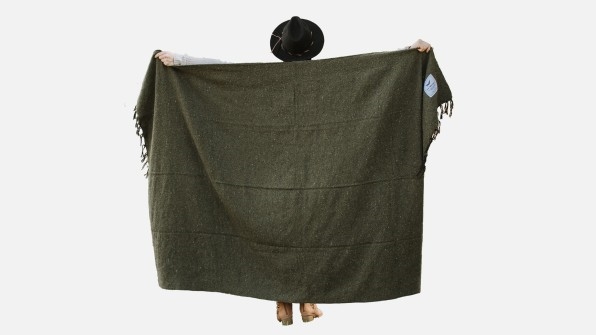 The best picnic, beach, and camping blankets for summer adventures | DeviceDaily.com