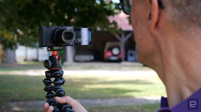 Sony ZV-1 review: A powerful, portable vlogging camera | DeviceDaily.com