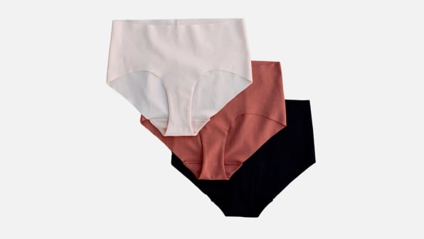These high-quality leggings, socks, and underwear are made from recycled plastic | DeviceDaily.com