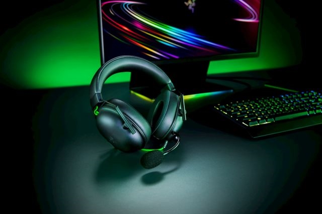 Razer updates its BlackShark headset with THX spatial audio | DeviceDaily.com