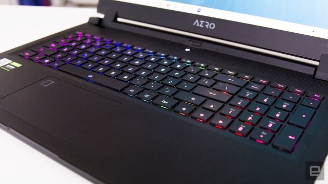 Gigabyte Aero 17 HDR review: A big, bright content creation machine | DeviceDaily.com Gigabyte Aero 17 HDR review: A big, bright content creation machine | DeviceDaily.com