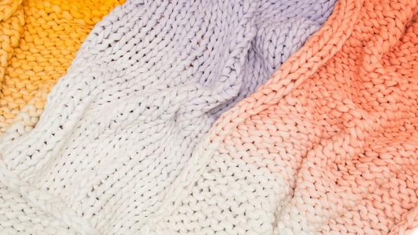 Bearaby’s new ombre-hued weighted blankets are a burst of summer | DeviceDaily.com