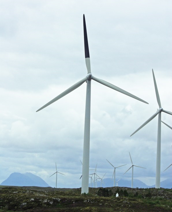 Painting wind turbine blades black can reduce bird deaths 70% | DeviceDaily.com