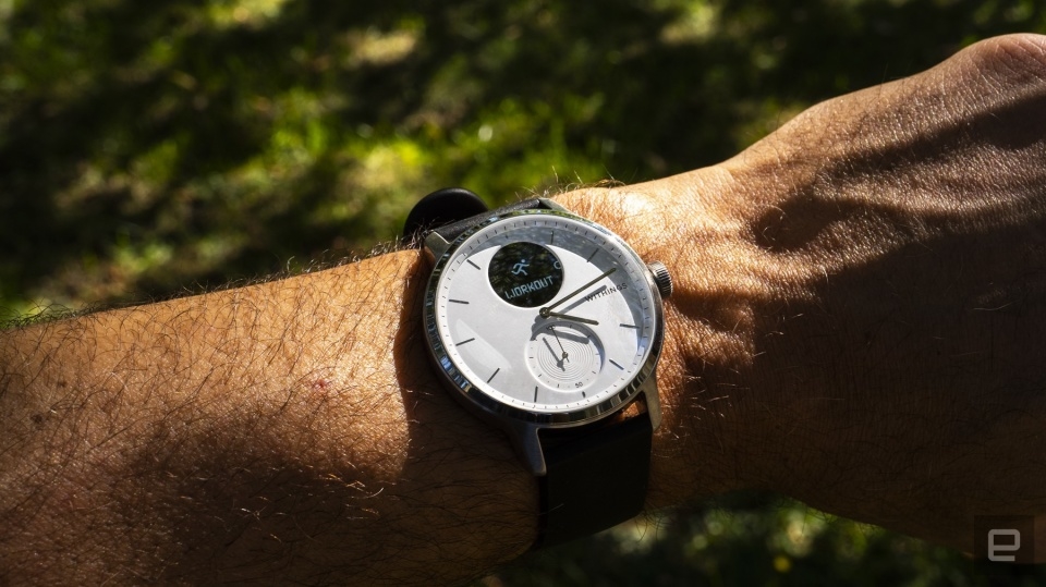 Withings’ ScanWatch is the best hybrid smartwatch I've tried so far | DeviceDaily.com