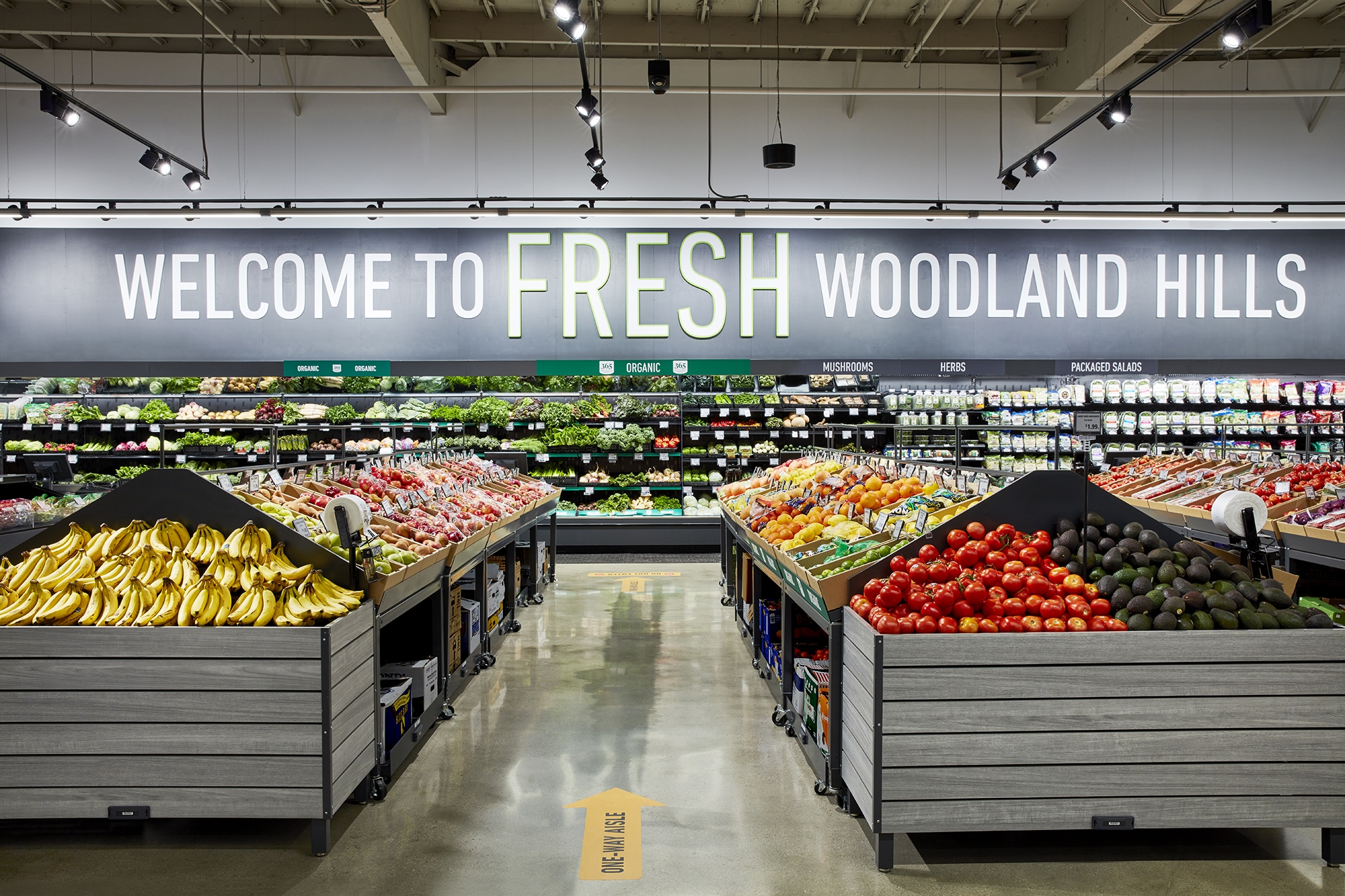 Amazon opens its first-ever Fresh grocery store in Los Angeles | DeviceDaily.com