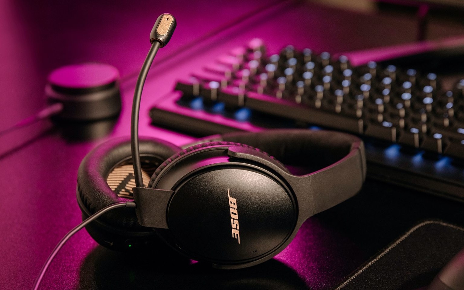 Bose turns its beloved QC 35 II headphones into a gaming headset | DeviceDaily.com