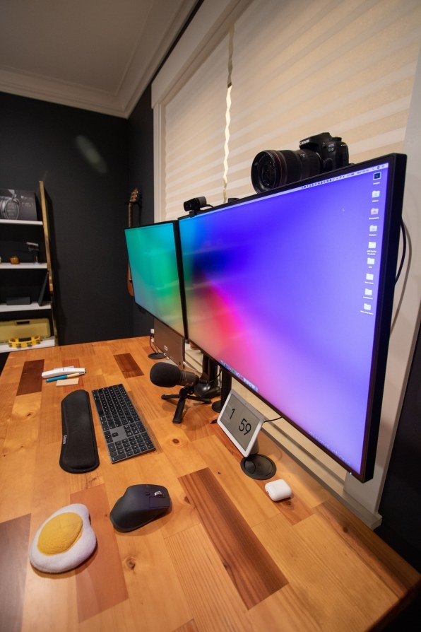 How I designed the ultimate Zoom-friendly home office | DeviceDaily.com