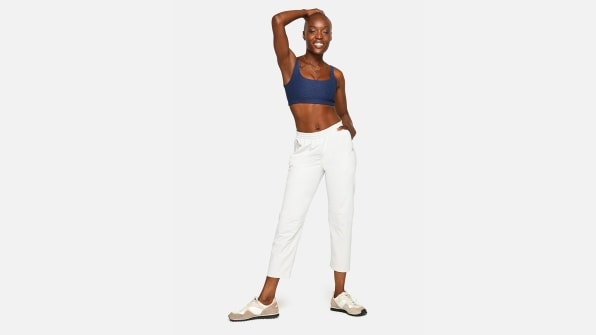 These are our favorite sweats, leggings, and joggers for fall 2020 | DeviceDaily.com