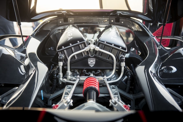 The SSC Tuatara has broken 330 mph and shattered a world speed record | DeviceDaily.com