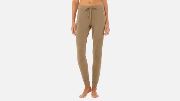 These are our favorite sweats, leggings, and joggers for fall 2020 | DeviceDaily.com
