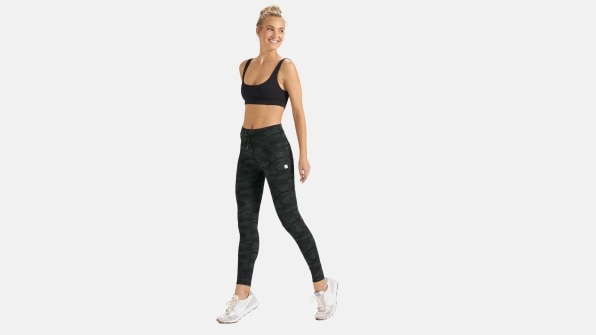 These are our favorite sweats, leggings, and joggers for fall 2020 | DeviceDaily.com